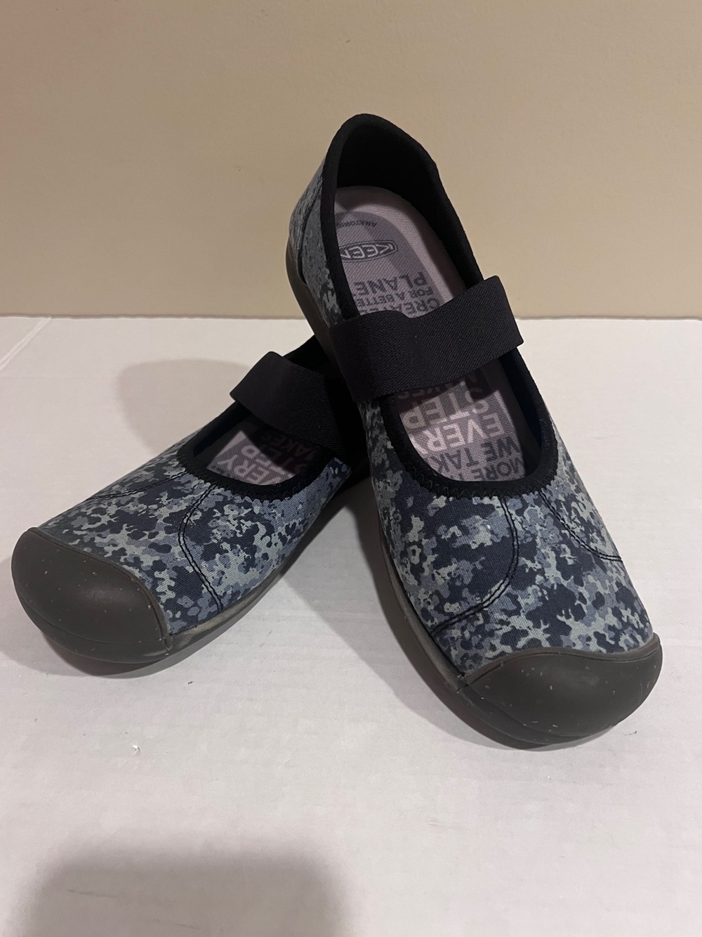 Keen Sienna Mary Jane Canvas Flats Blue Digital Camo Women’s 9 Slip On Shoes